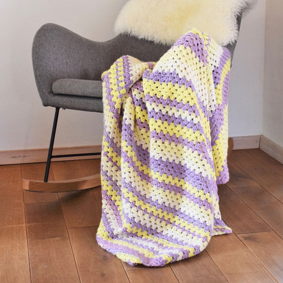 Granny in diagonaal – Bankdeken
2