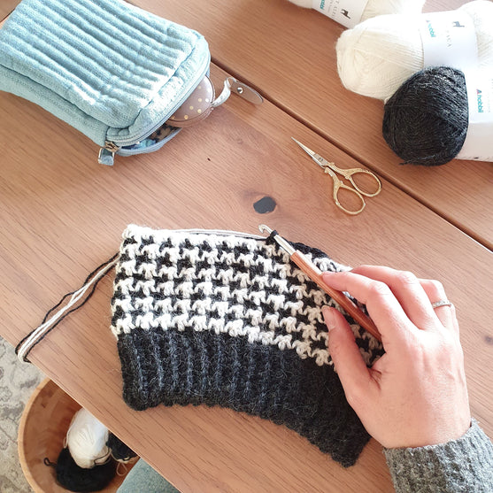 Houndstooth Harmony - Muts
2