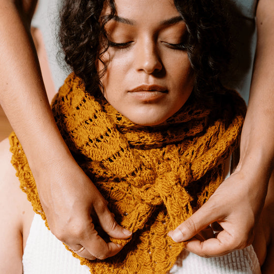 Grisaille - Driehoekige Kanten Sjaal
7