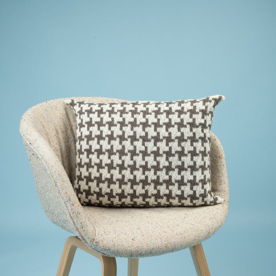 Letland - Kussen met kruispatroon
2