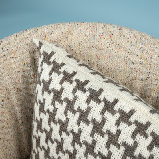 Letland - Kussen met kruispatroon
3