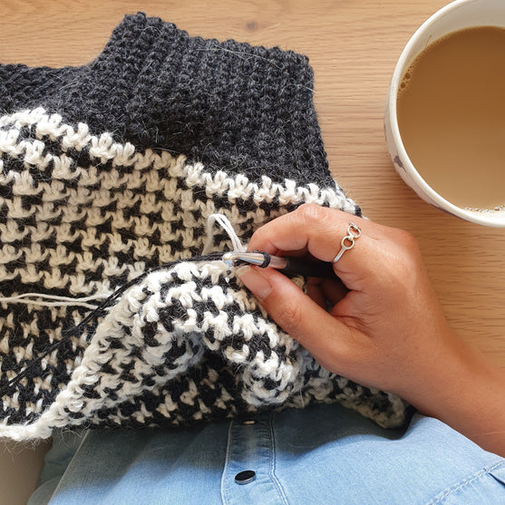 Houndstooth Harmony - Trui
3