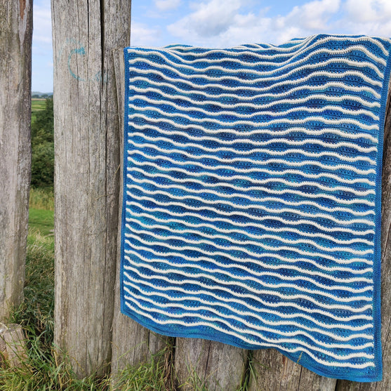 Dancing Wave Crests - Deken
2