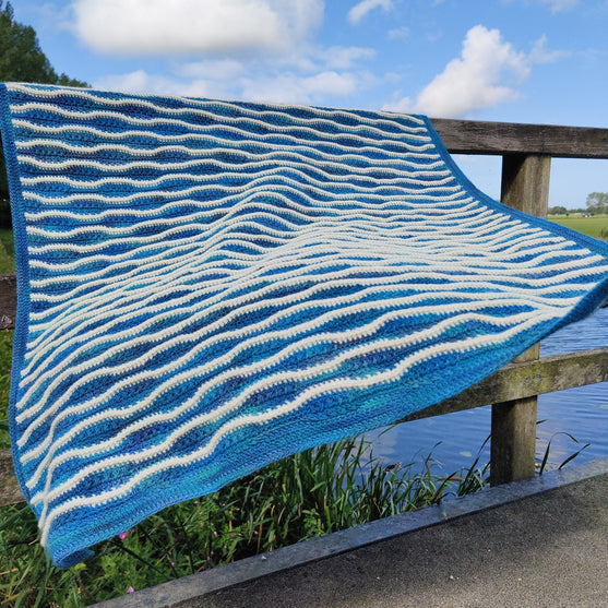 Dancing Wave Crests - Deken
3