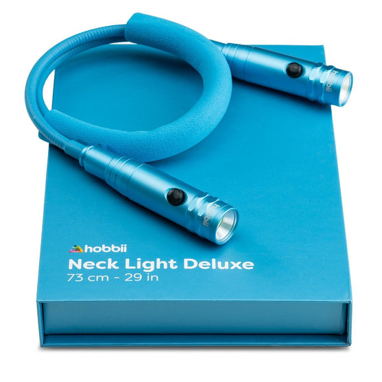 Neklamp Deluxe - Blauw - Hobbii
9