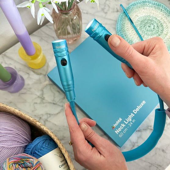 Neklamp Deluxe - Blauw - Hobbii
3