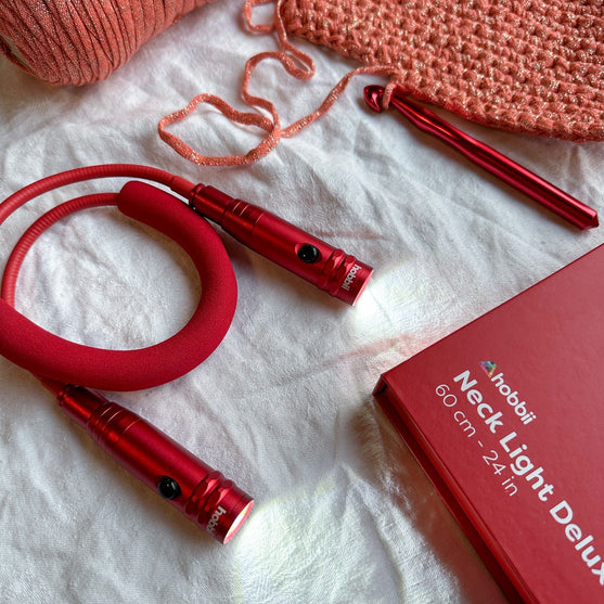 Neklamp Deluxe - Rood - Hobbii
6