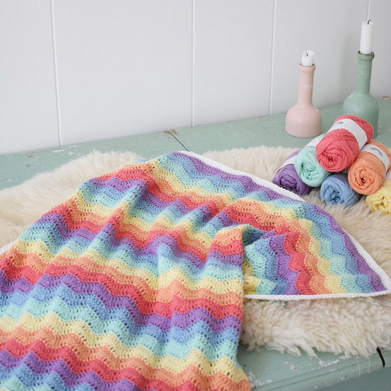 Rainbow Babykleedje
2