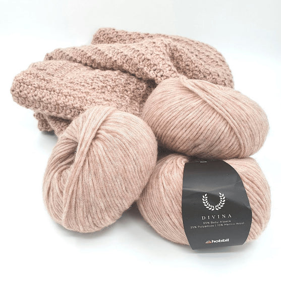 Rosebuds All Over - Trui
4