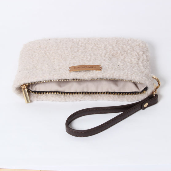 

Gebreide Gevilte Clutch
2