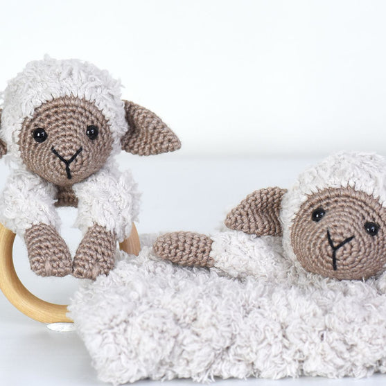 

Chanel with blanket & ring
6