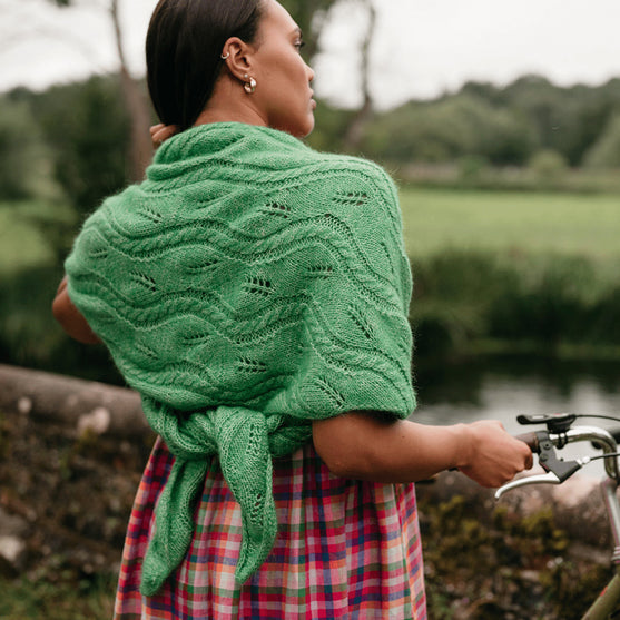 

Hiedra Shawl - Omslagdoek met Blad Motief
2