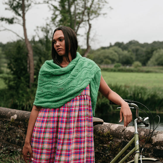 

Hiedra Shawl - Omslagdoek met Blad Motief
5