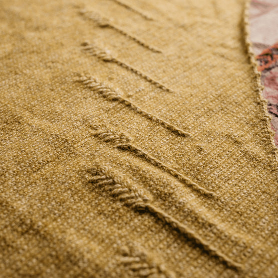 

Heart of Gold - Driehoekige Sjaal met Textuur
10