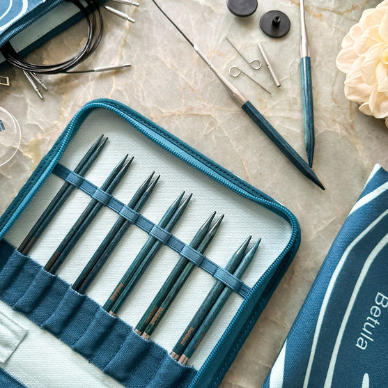 

Betula verwisselbare rondbreinaaldenset Deluxe - Cerulean - Hobbii
10