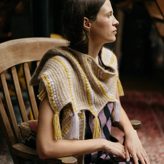 

Calendula Shawl - Omslagdoek met Bobbels en Franje
4