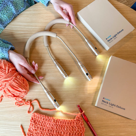 

Neklamp Deluxe - Champagne - Hobbii
4