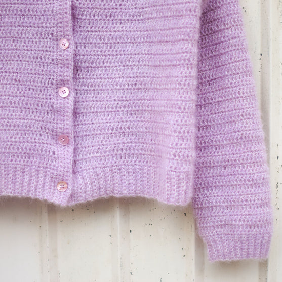 

Essence - Vest met V-hals
4
