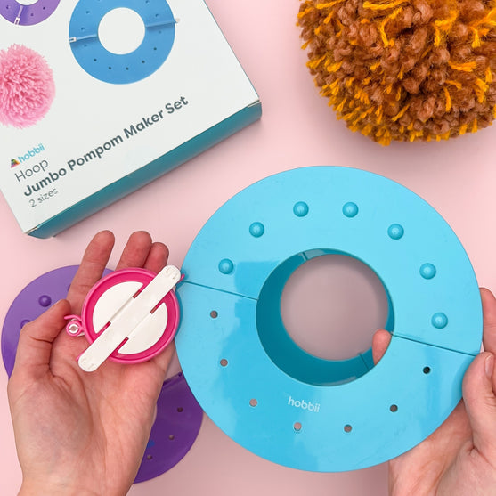 

Hoop Jumbo Pompom Maker - Hobbii
11