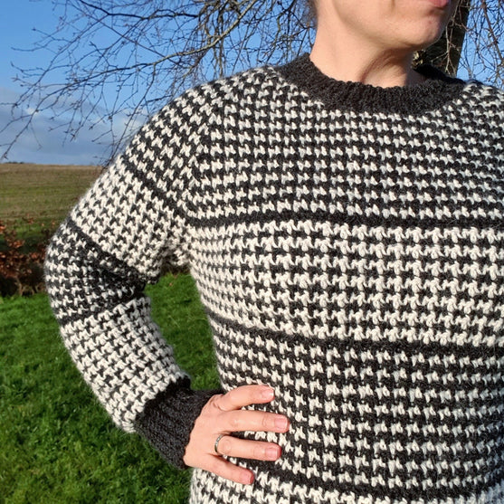 

Houndstooth Harmony - Trui
2