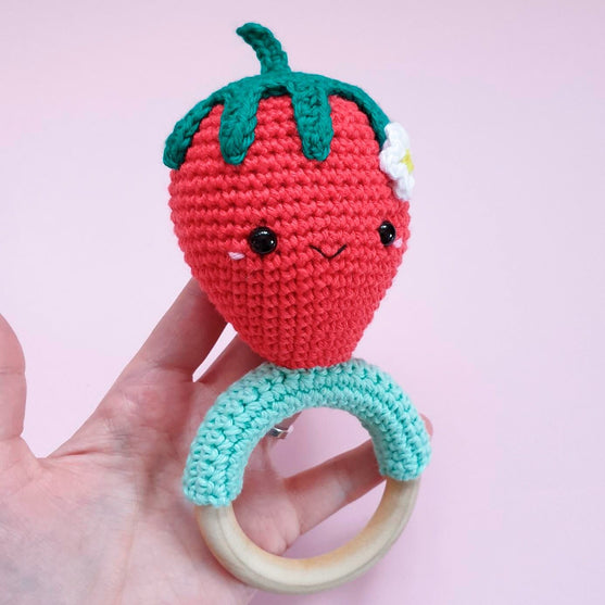 

Kawaii Aardbei - Rammelaar
3