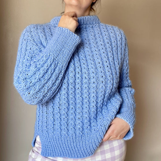 

Easy Twist Sweater - Trui
1