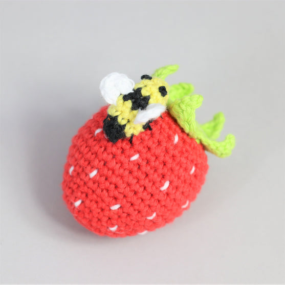 

Aardbei met bij
5