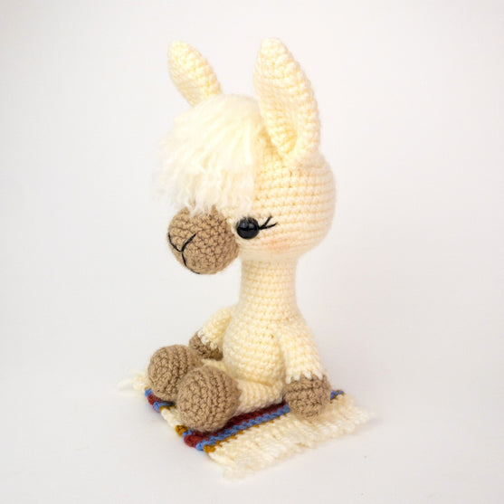 

Lucy de Lama
3