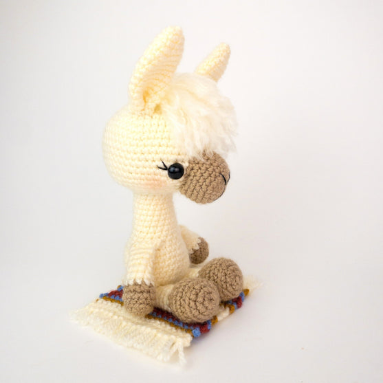 

Lucy de Lama
4